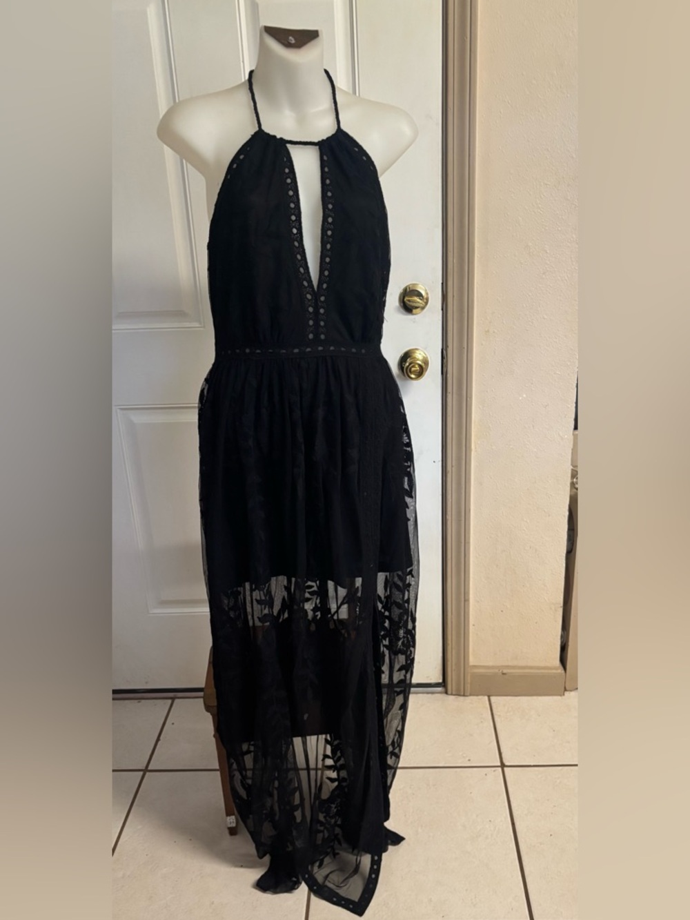 Med Honey Punch bohemian-inspired black lace Halter top maxi dress.  In EUC!